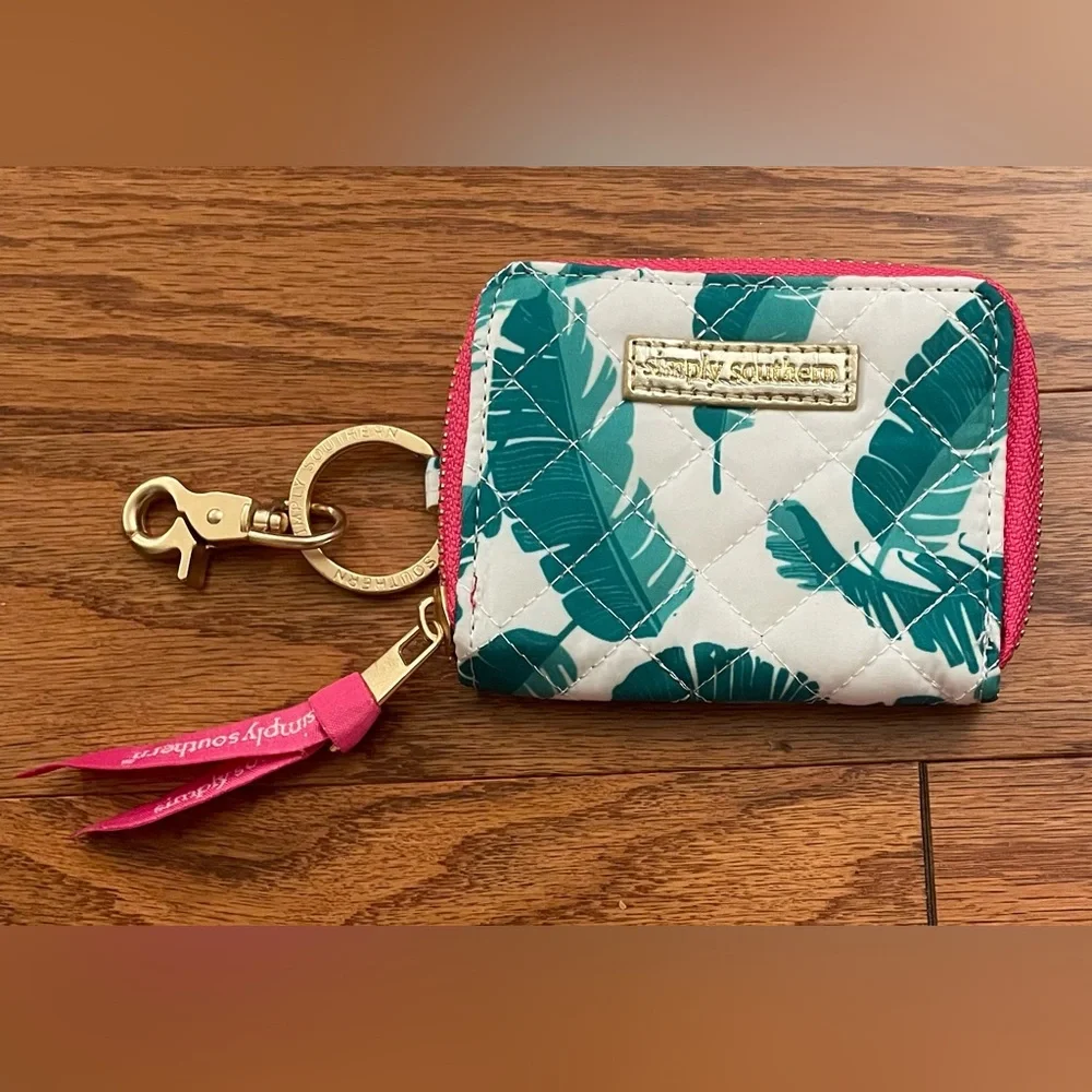 Simply Southern Palm Leaf Quilted Zip Wallet Keychain ID Case Green Pink‎